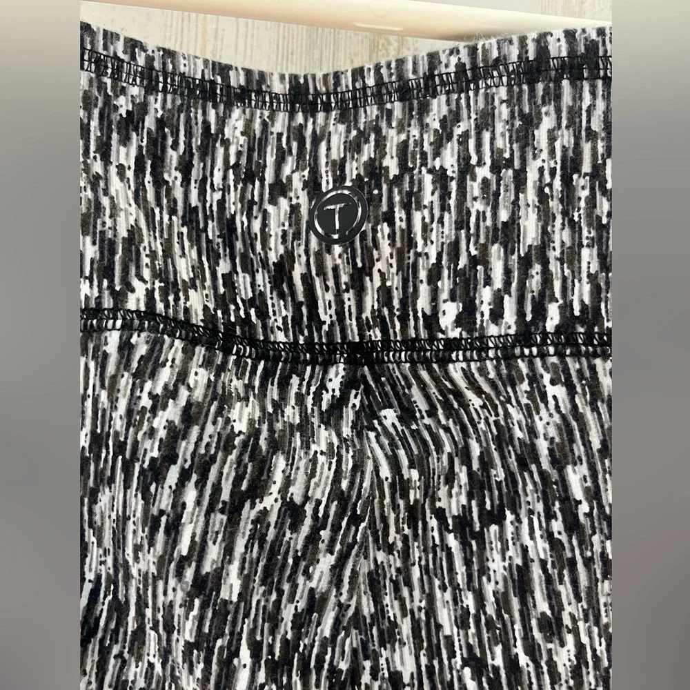 T By Talbots Black White Women's Cropped Capri Leggings side pockets Medium - Picture 6 of 10